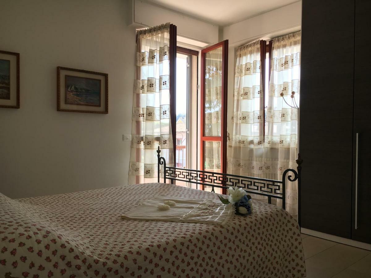Io E Te Apartment เดเซนซาโนเดลการ์ดา ภายนอก รูปภาพ