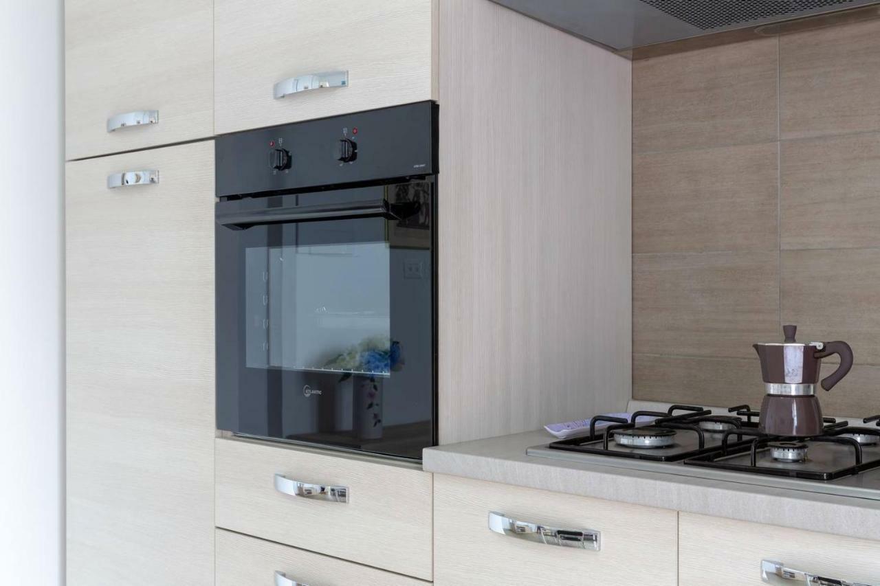 Io E Te Apartment เดเซนซาโนเดลการ์ดา ภายนอก รูปภาพ